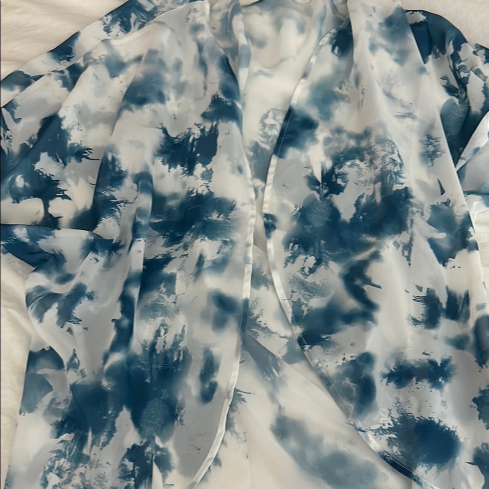 💙🤍Elegant Blue and White Patterned Kimono💙🤍